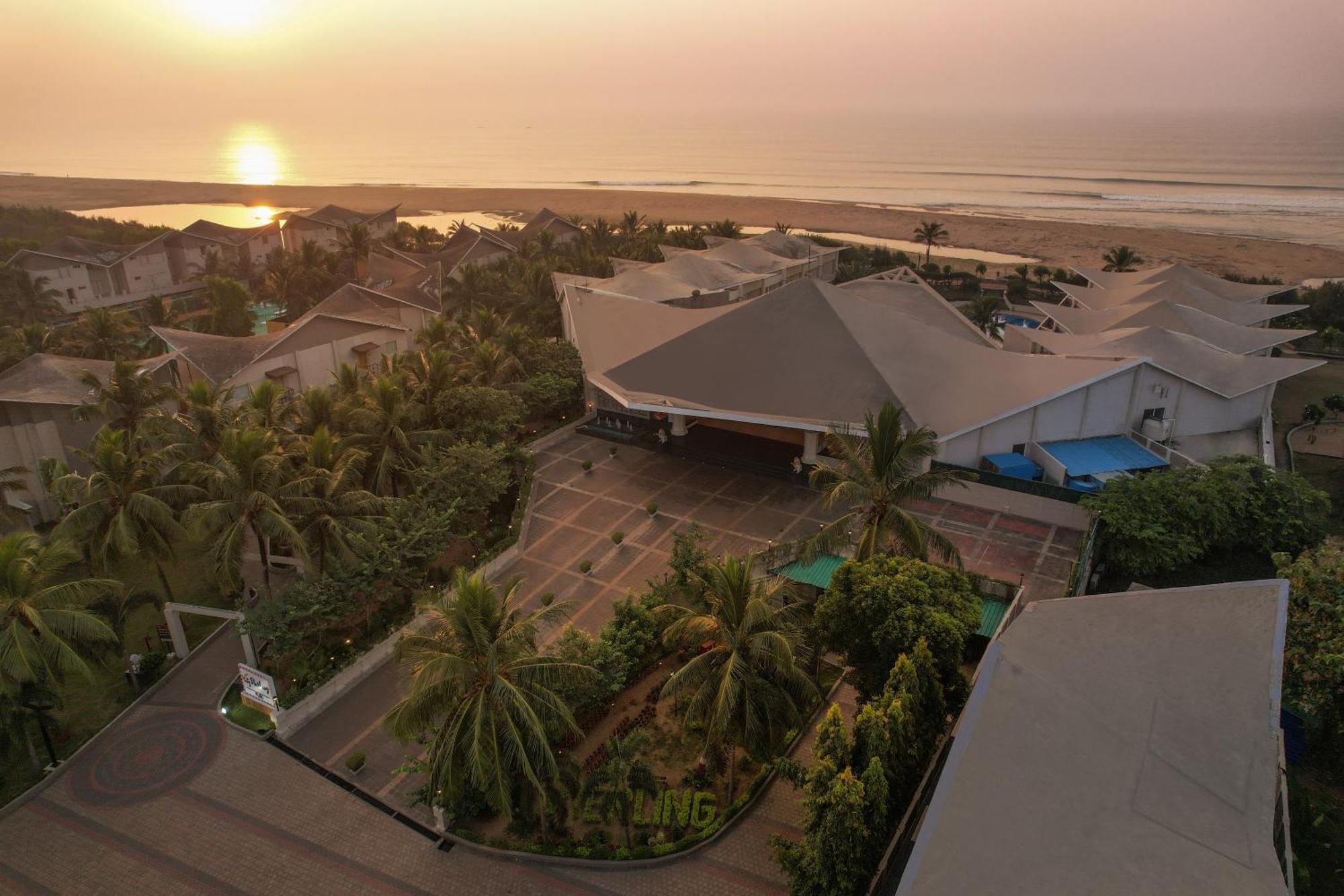 Sterling Puri Hotel Exterior photo