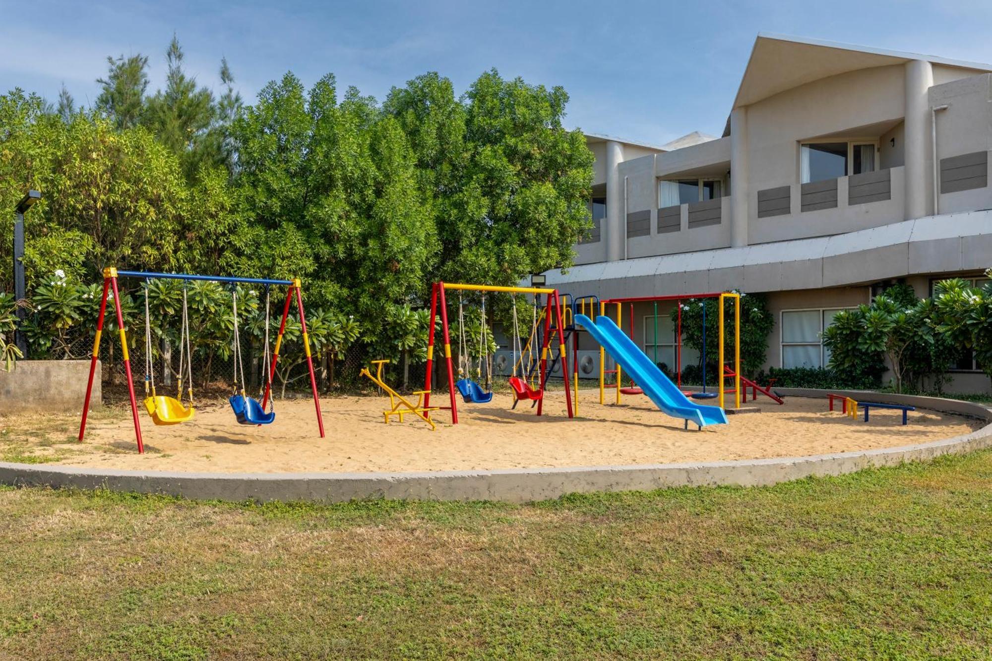 Sterling Puri Hotel Exterior photo